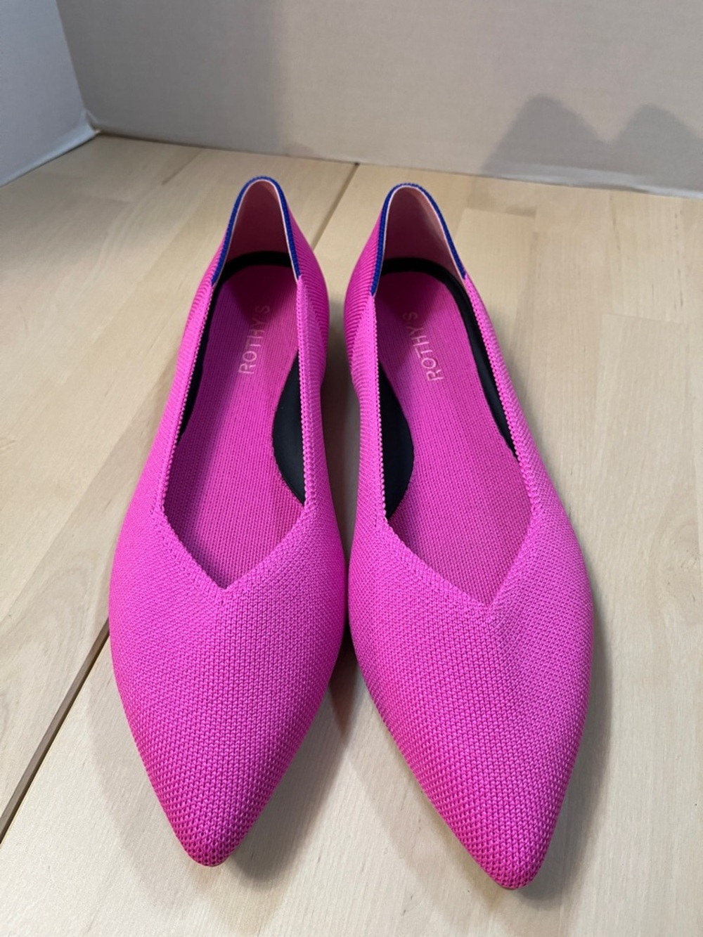Rothy’s Pointed Toe Ballet Flats in Dragon Fruit Bright Pink Women’s Sz 10 NWOT